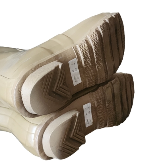 Hunter original tall rain boots color tan size 6M/7F socks included - Picture 8 of 10